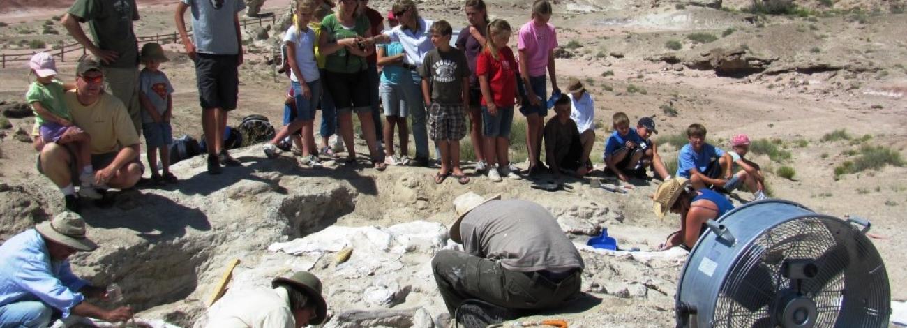 hanksville_burpee_dinosaur_quarry_tour